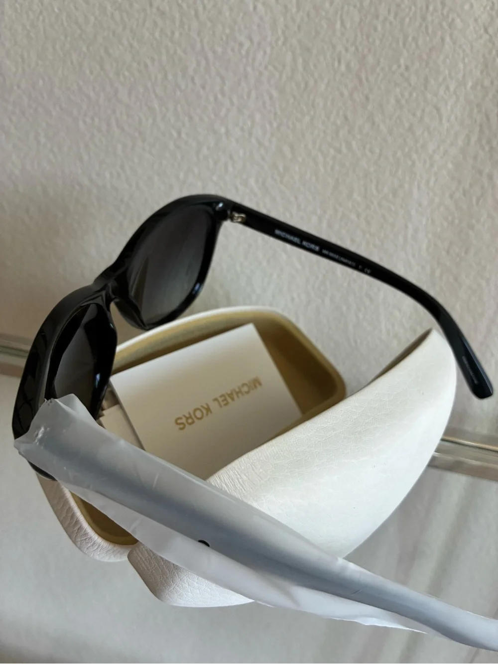 *NWT* Michael Kors MK6032 Astrid I Cat Eye Sunglasses - Black